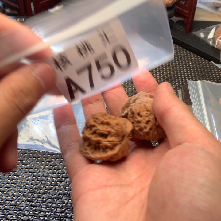 杜***克文玩核桃吊坠南疆