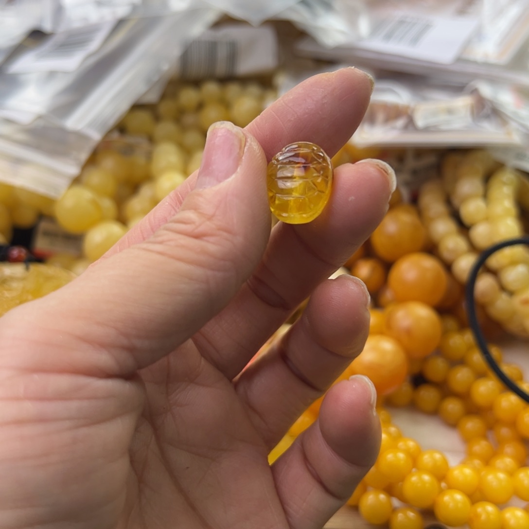 琥珀珠宝奇石未镶嵌