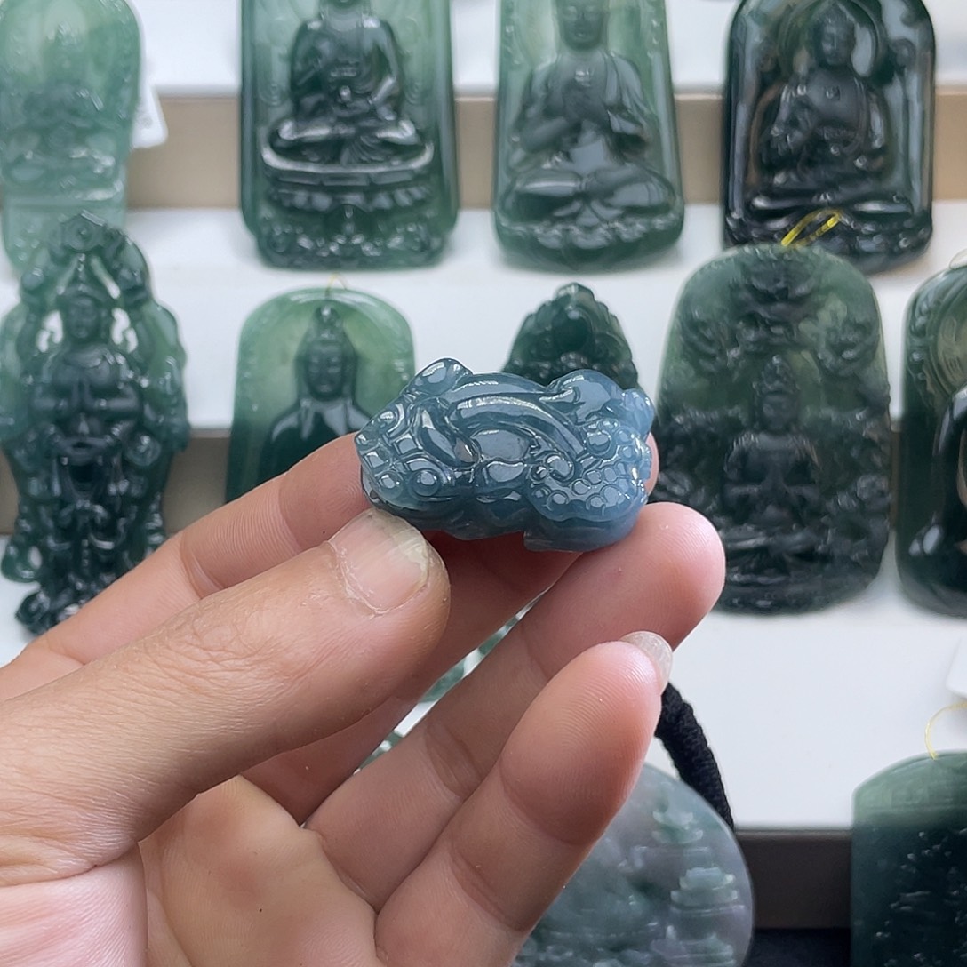 翡翠未镶嵌颈饰尺寸34-19-10mm