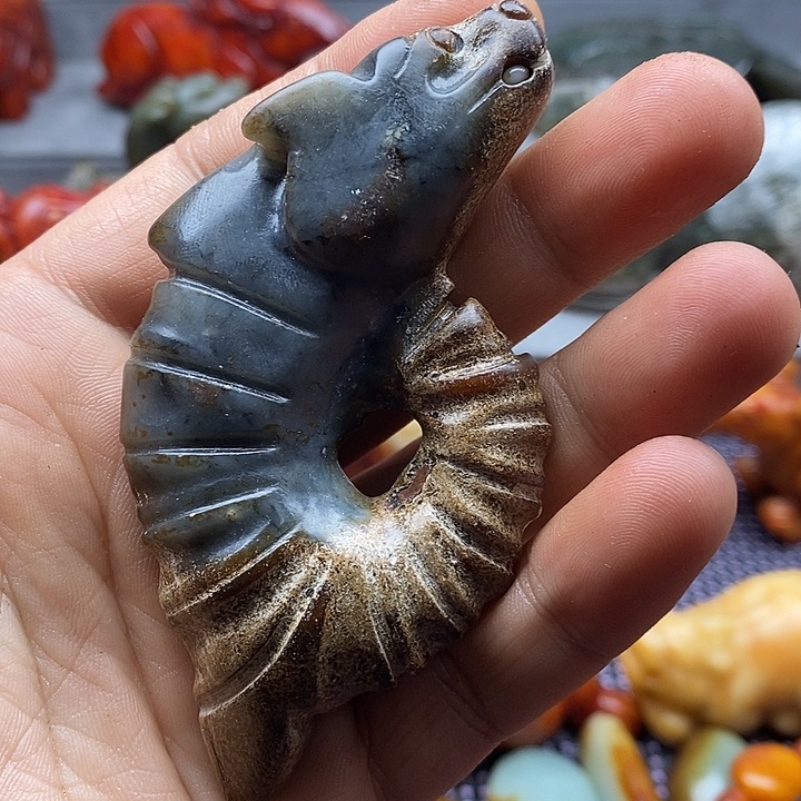 未镶嵌蛇纹石玉颈饰