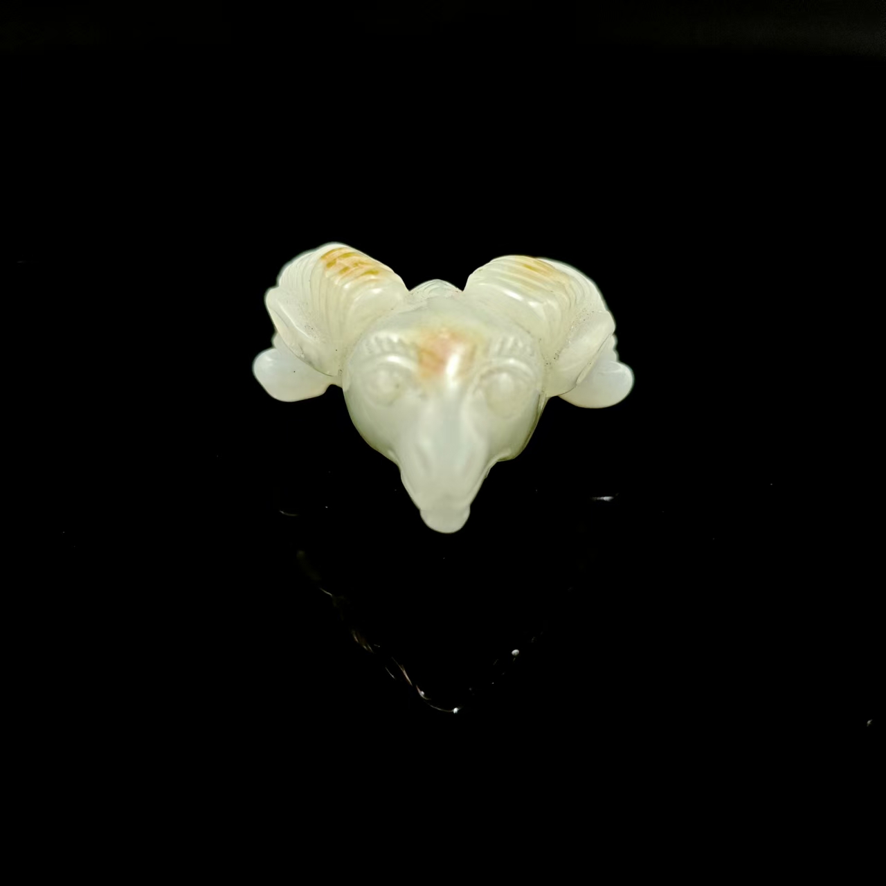 和田玉白玉羊首佩