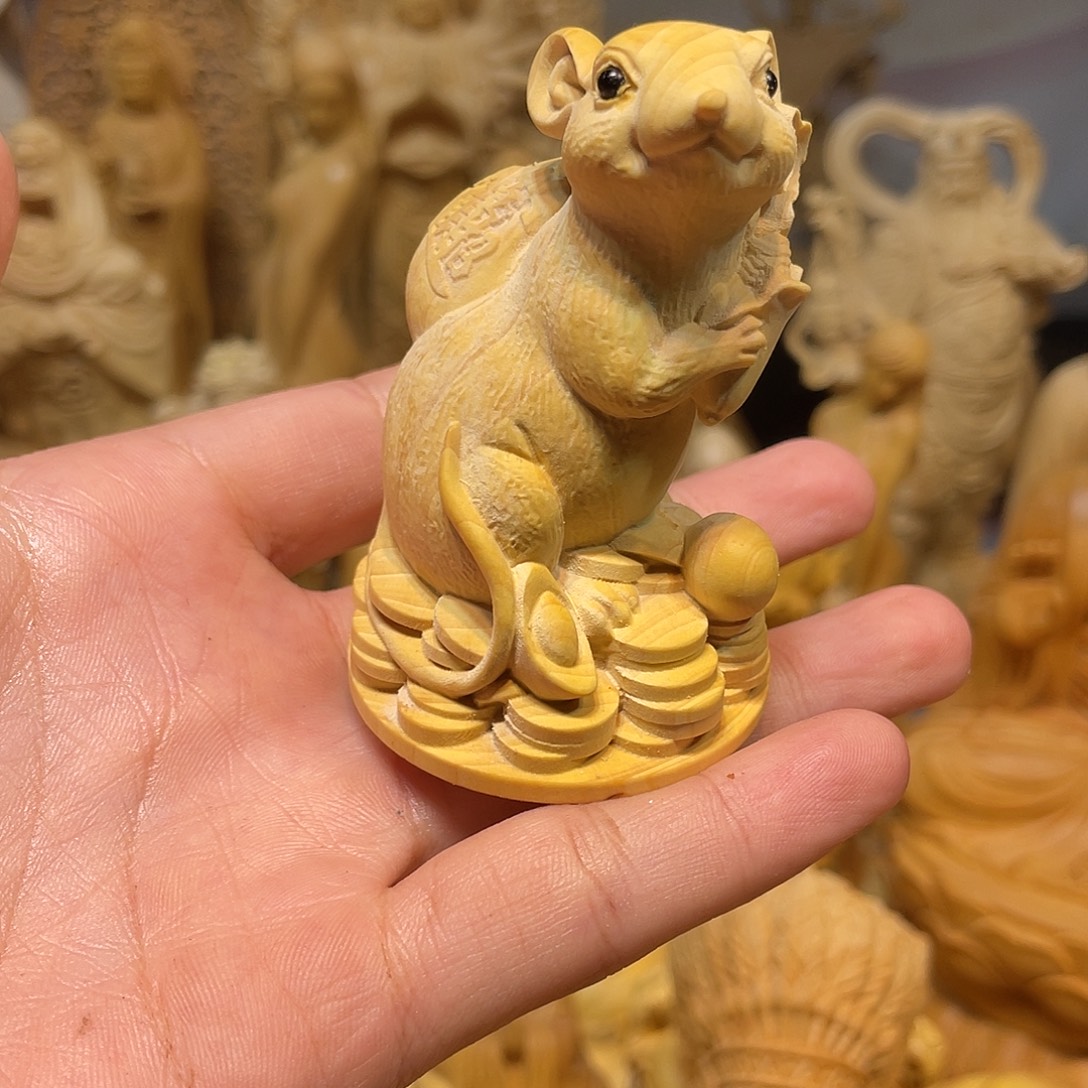 黄杨木小瑕疵老鼠