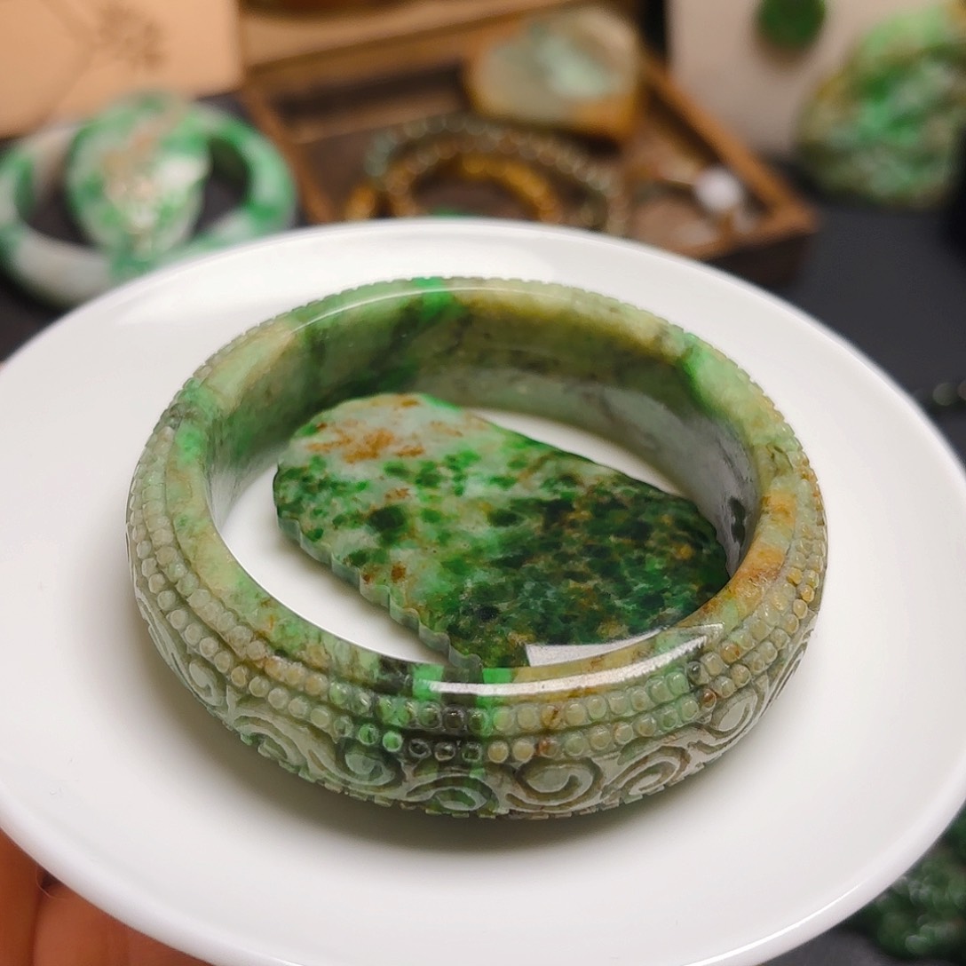 翡翠未镶嵌颈饰价格问主播，非常漏