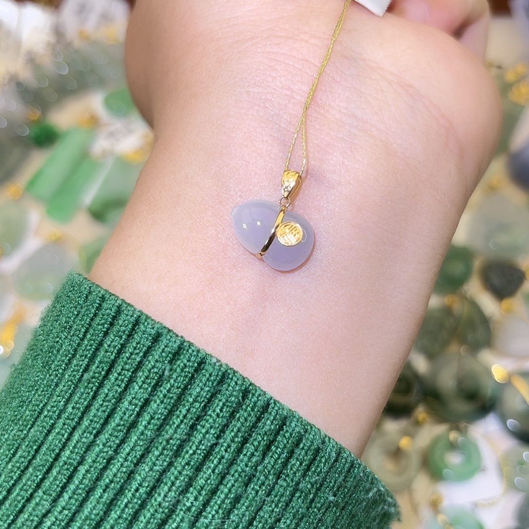 稻***葵翡翠18K金镶嵌颈饰葫芦