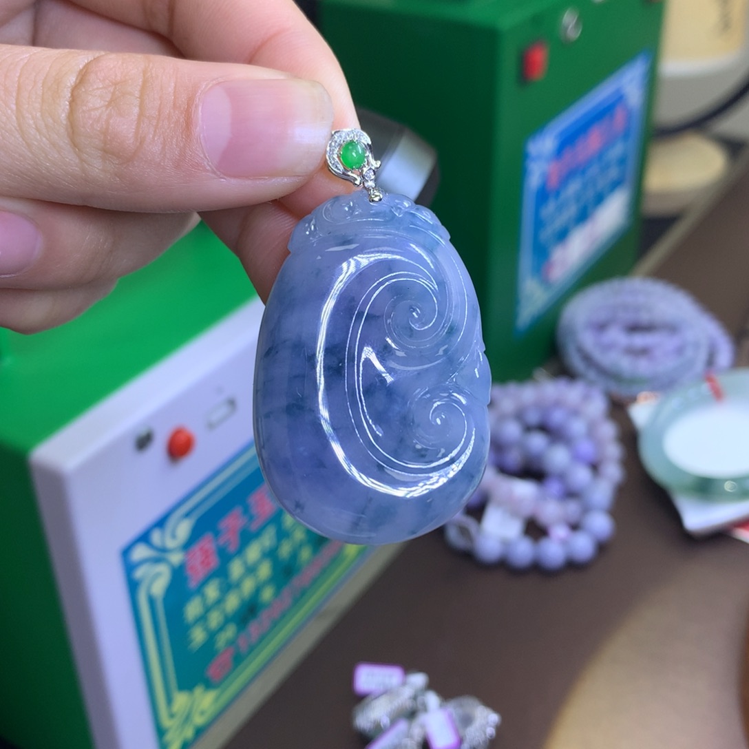 翡翠颈饰18K金镶嵌翡翠