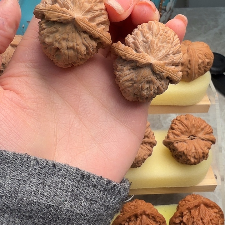 临***发把件桃核三角白 38