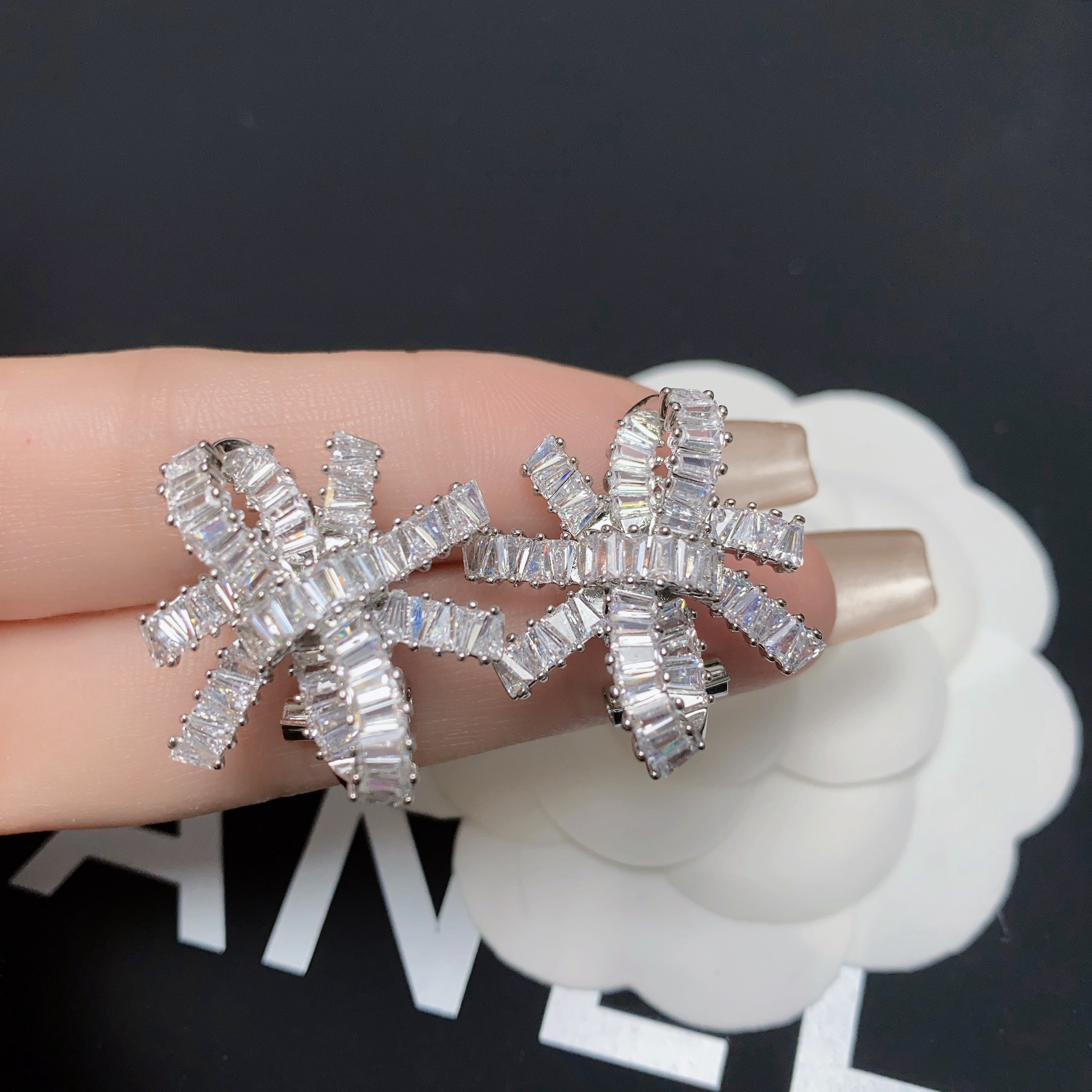 铜合金合成锆石耳饰 轻奢耳钉 欧美简约精致时尚奢华百搭个性