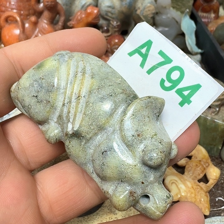 蛇纹石玉未镶嵌颈饰