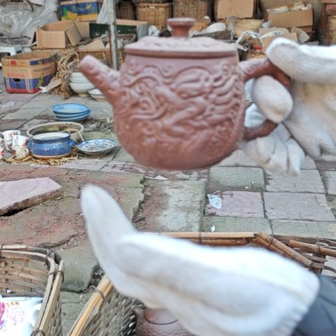 库存微瑕紫砂壶一个