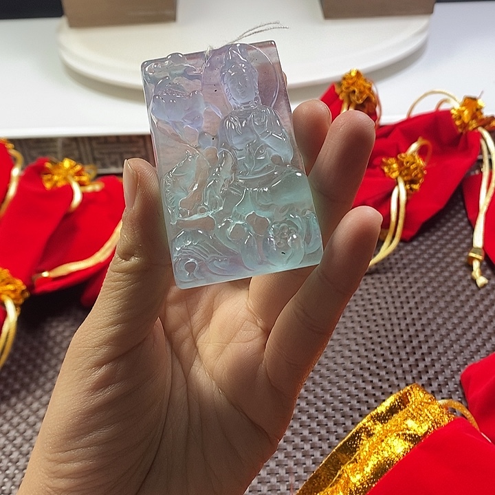 只买单纯的吊坠，没带链子，属的性质。