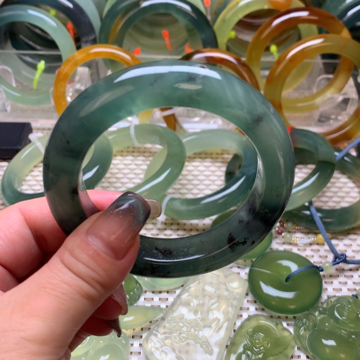 蛇纹石玉手镯57圈口微瑕未镶嵌