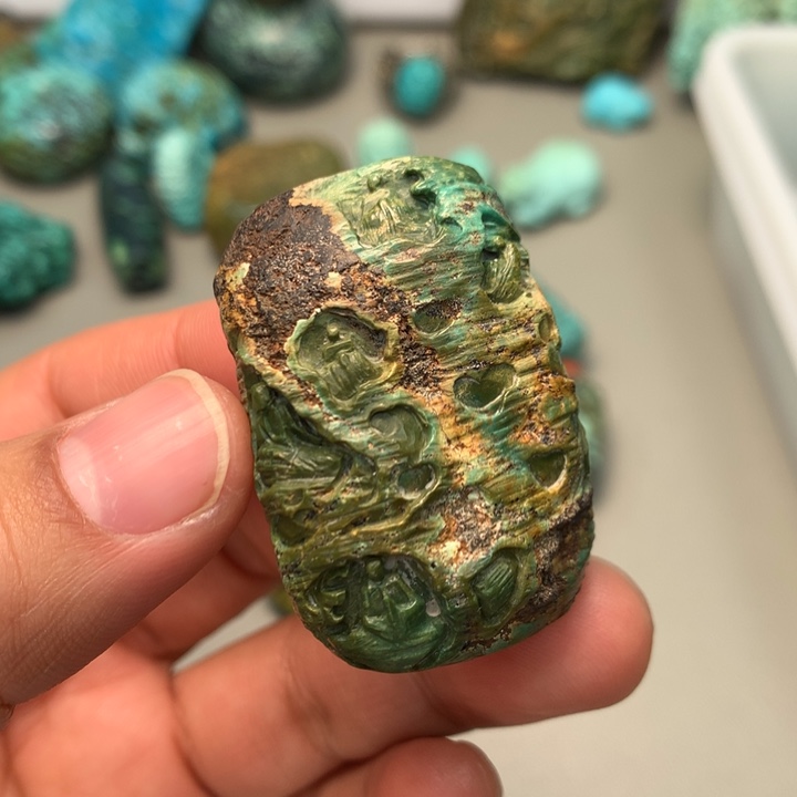 绿松石未镶嵌颈饰