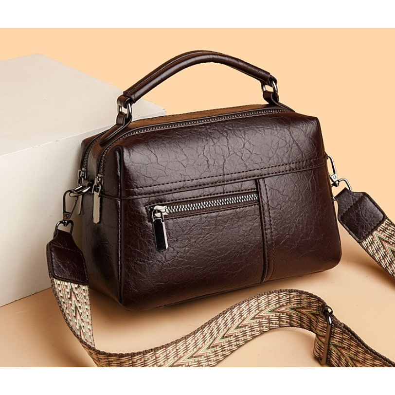 正 6689 深棕色女包 （长25宽12高17）