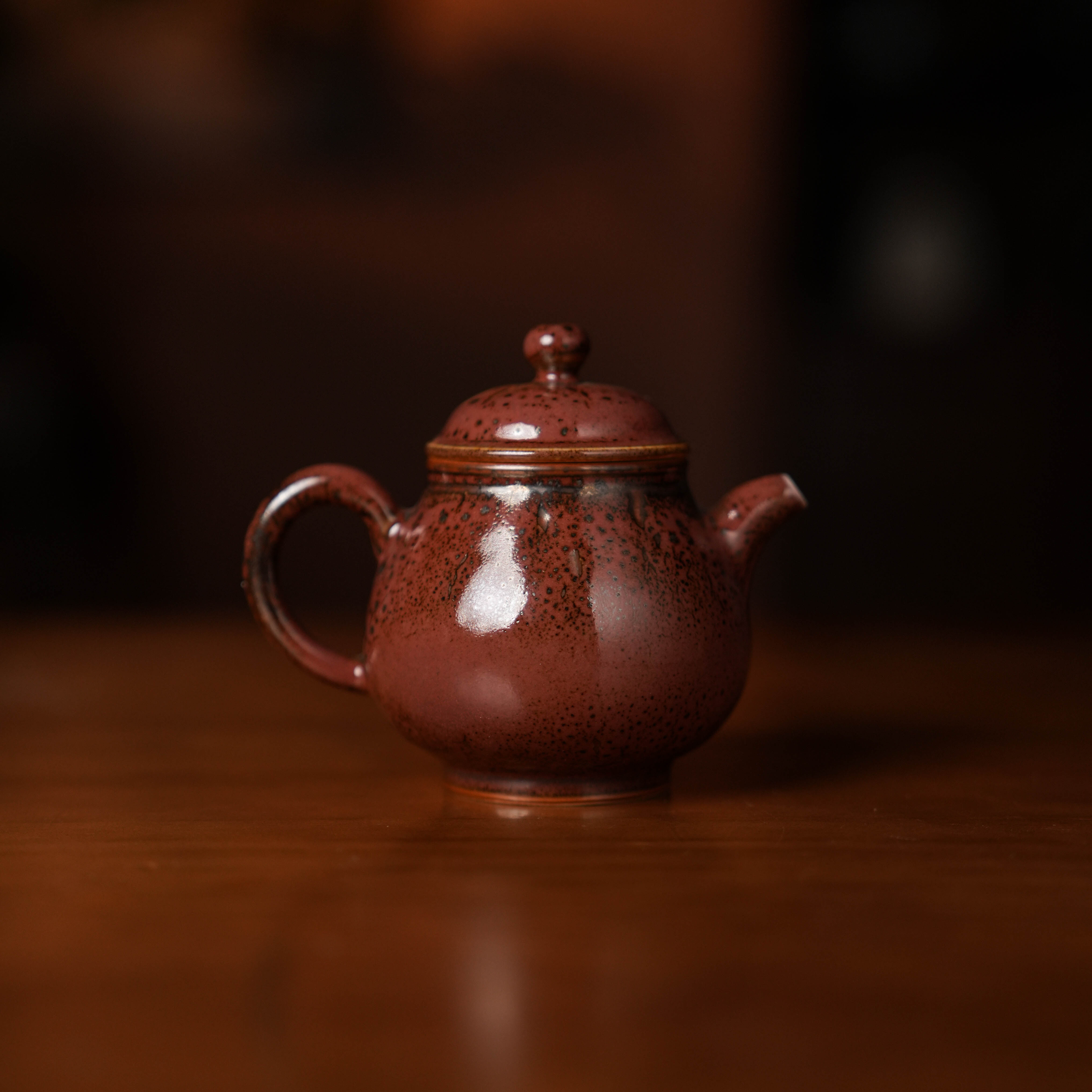 《畅怀堂》枣皮红潘壶