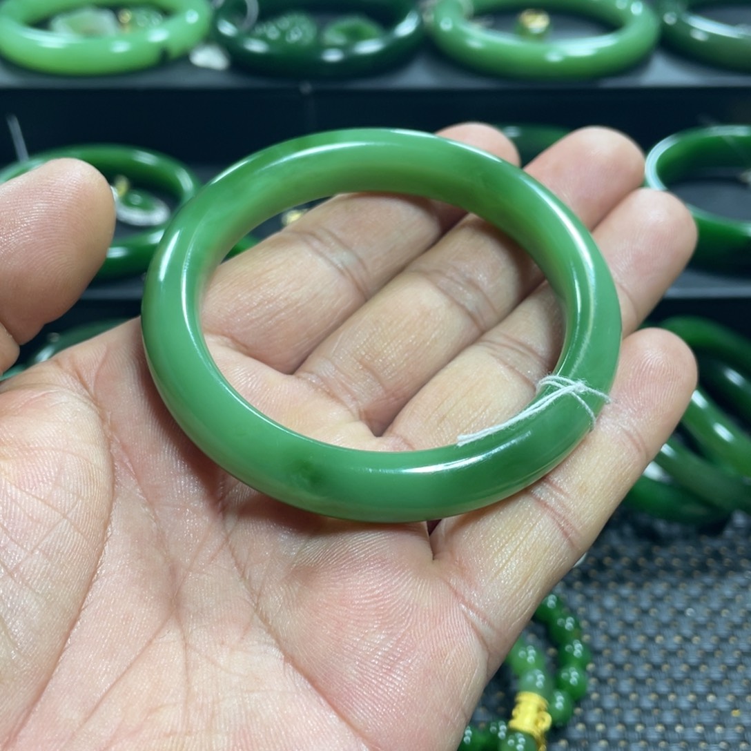 和田玉（碧玉）未镶嵌手镯