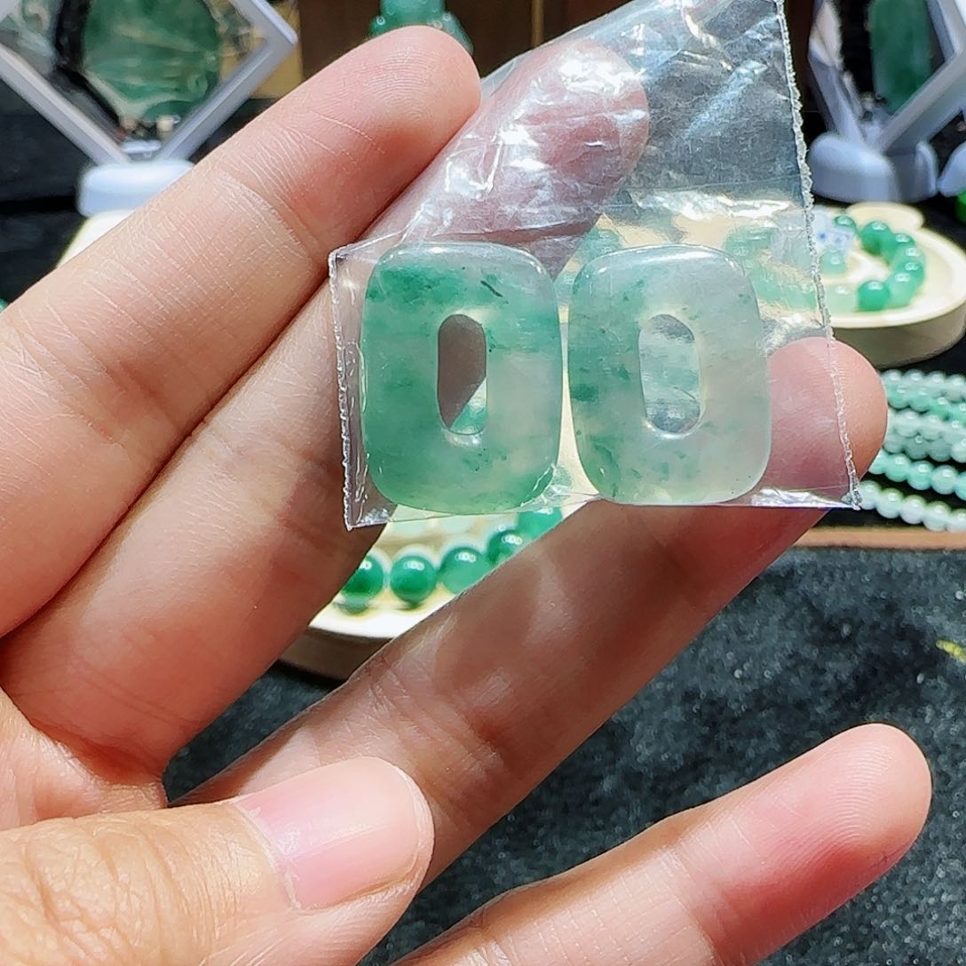 石英质玉颈饰未镶嵌苹*