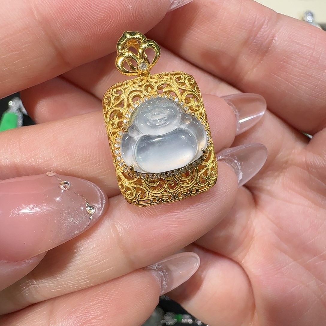 【闪购商品】颈饰18K金镶嵌翡翠