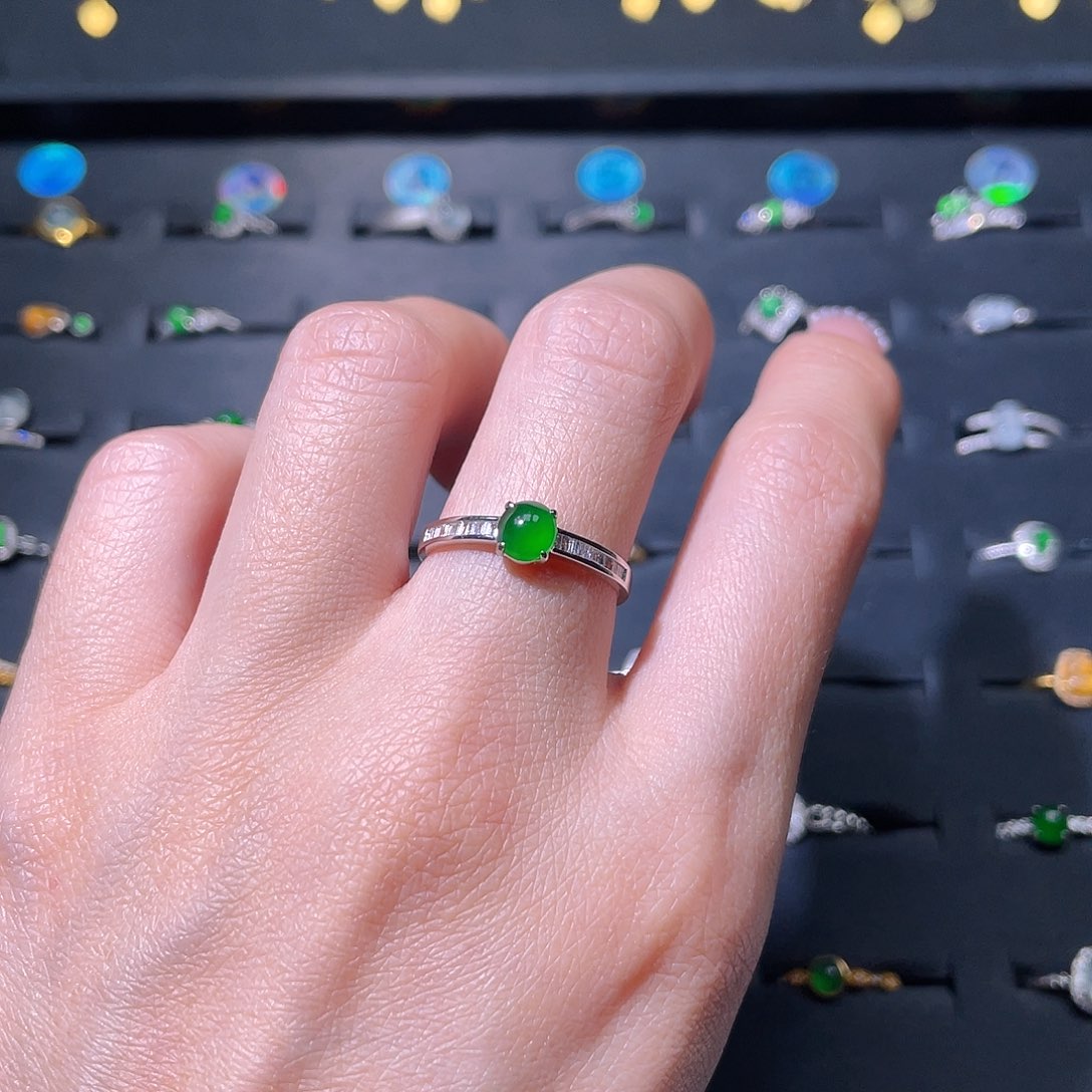 翡翠戒指18K金镶嵌朵****痕戒指