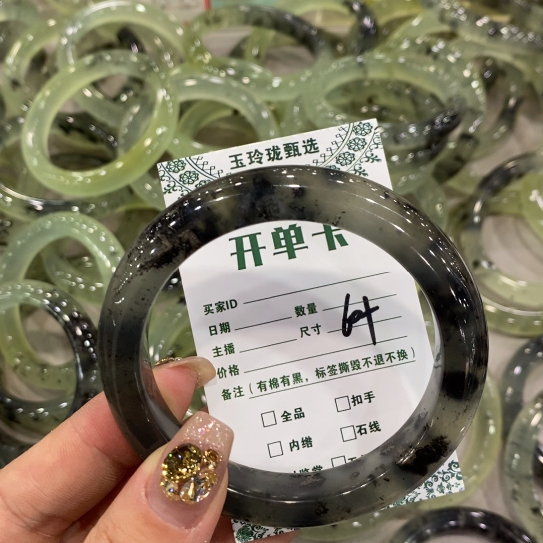 一***朱蛇纹石玉未镶嵌手镯