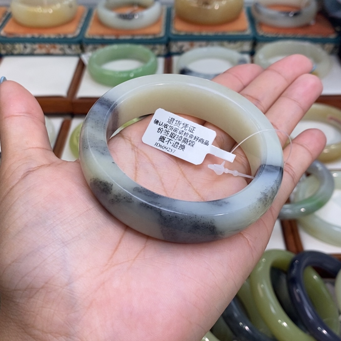 和田玉未镶嵌手镯和田玉且末青花55