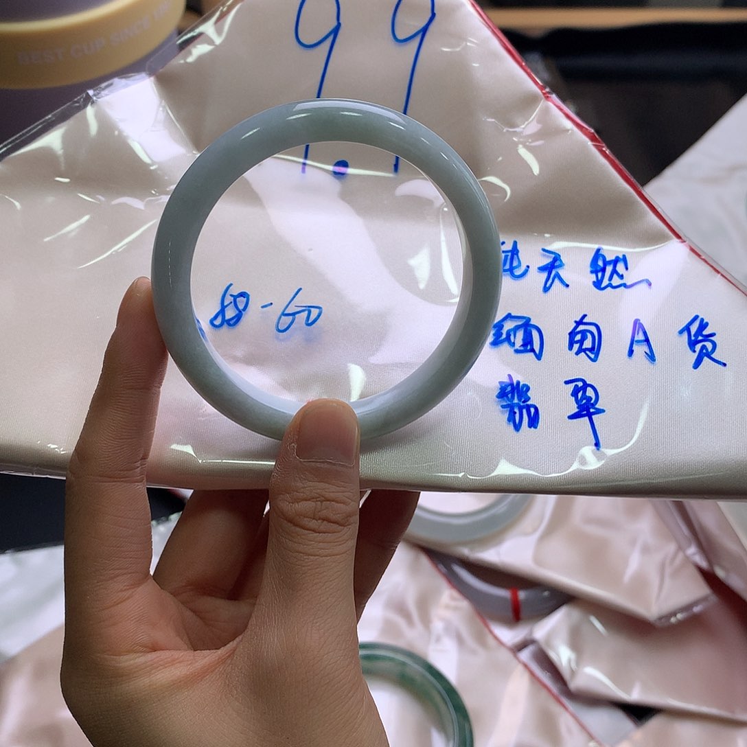 ****来翡翠未镶嵌手镯翡翠