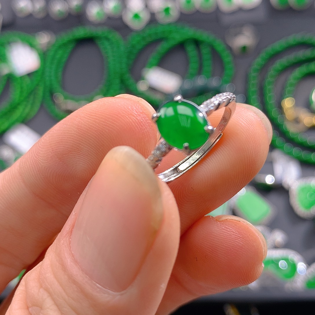 翡翠手链未镶嵌翡翠