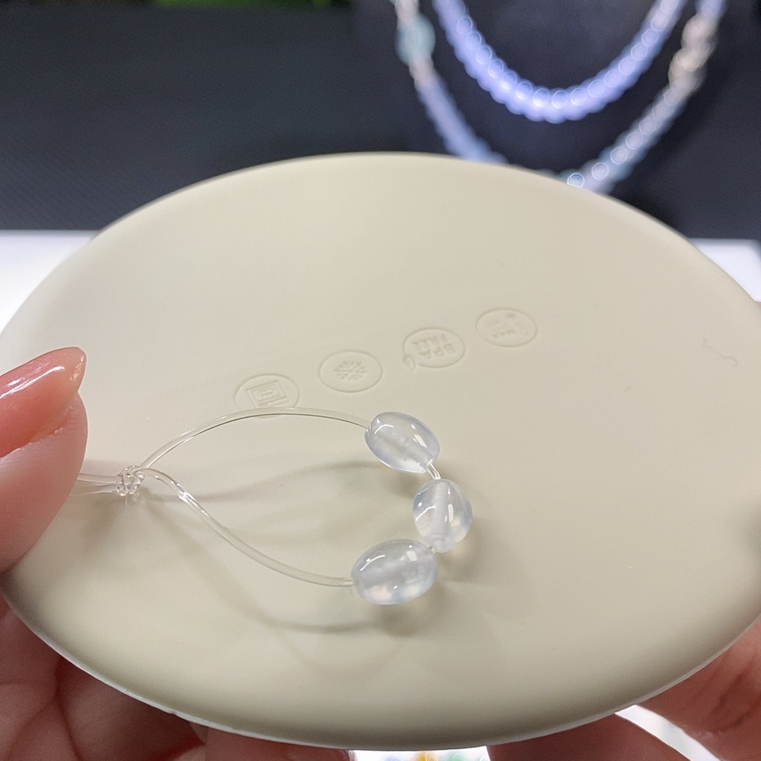 翡翠挂件未镶嵌扁珠