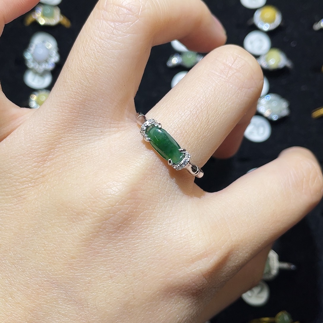 翡翠未镶嵌戒指戒指