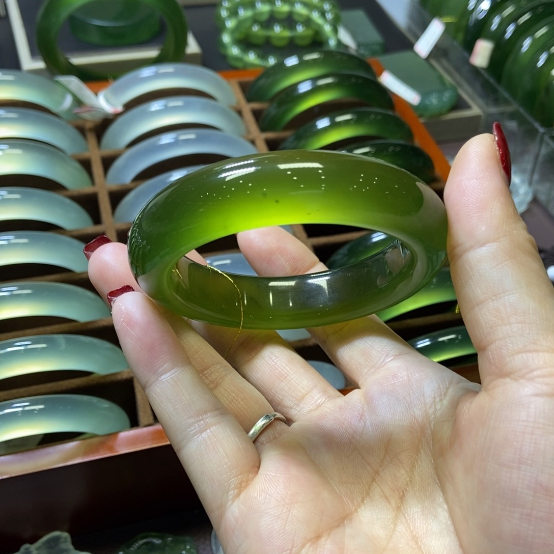 蛇纹石玉手镯56未镶嵌