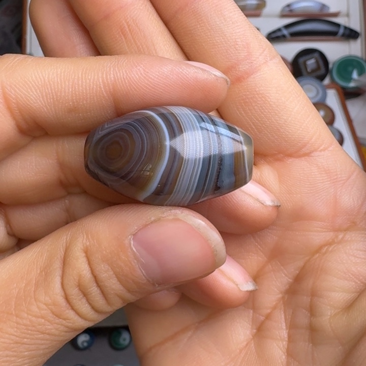 玛瑙/玉髓颈饰未镶嵌瓦*