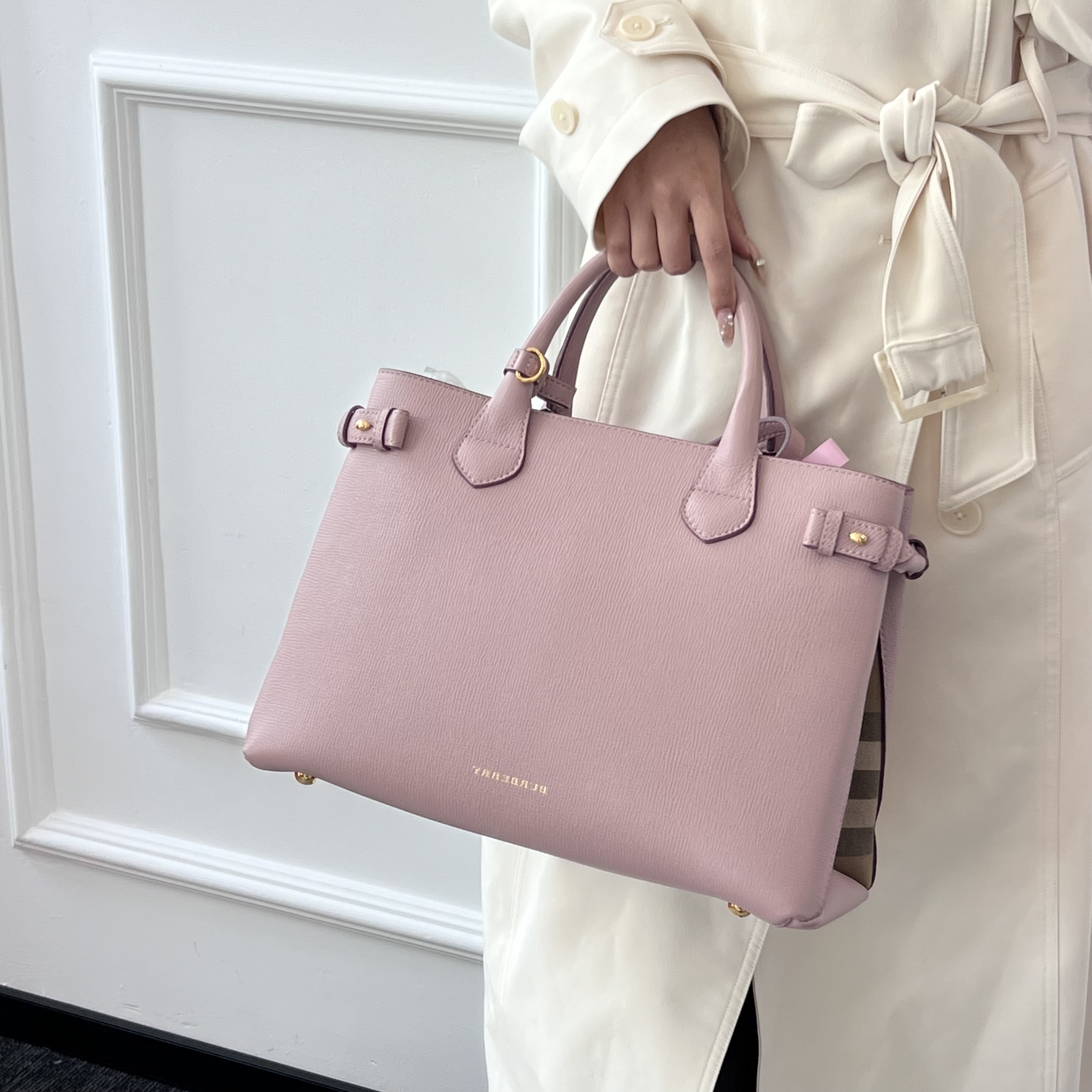 95新 BURBERRY/博柏利  Banner 粉色牛皮中号 