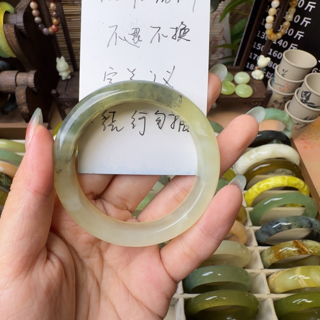岫玉未镶嵌手镯微瑕包容