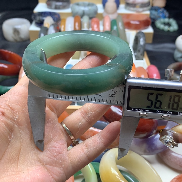 未镶嵌手镯石英质玉