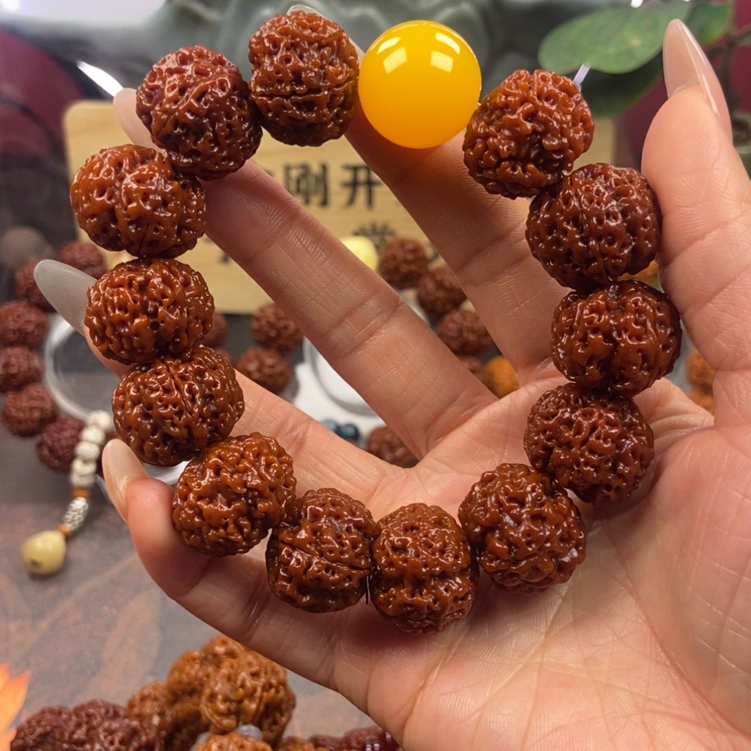 金刚菩提吊坠521黄。            