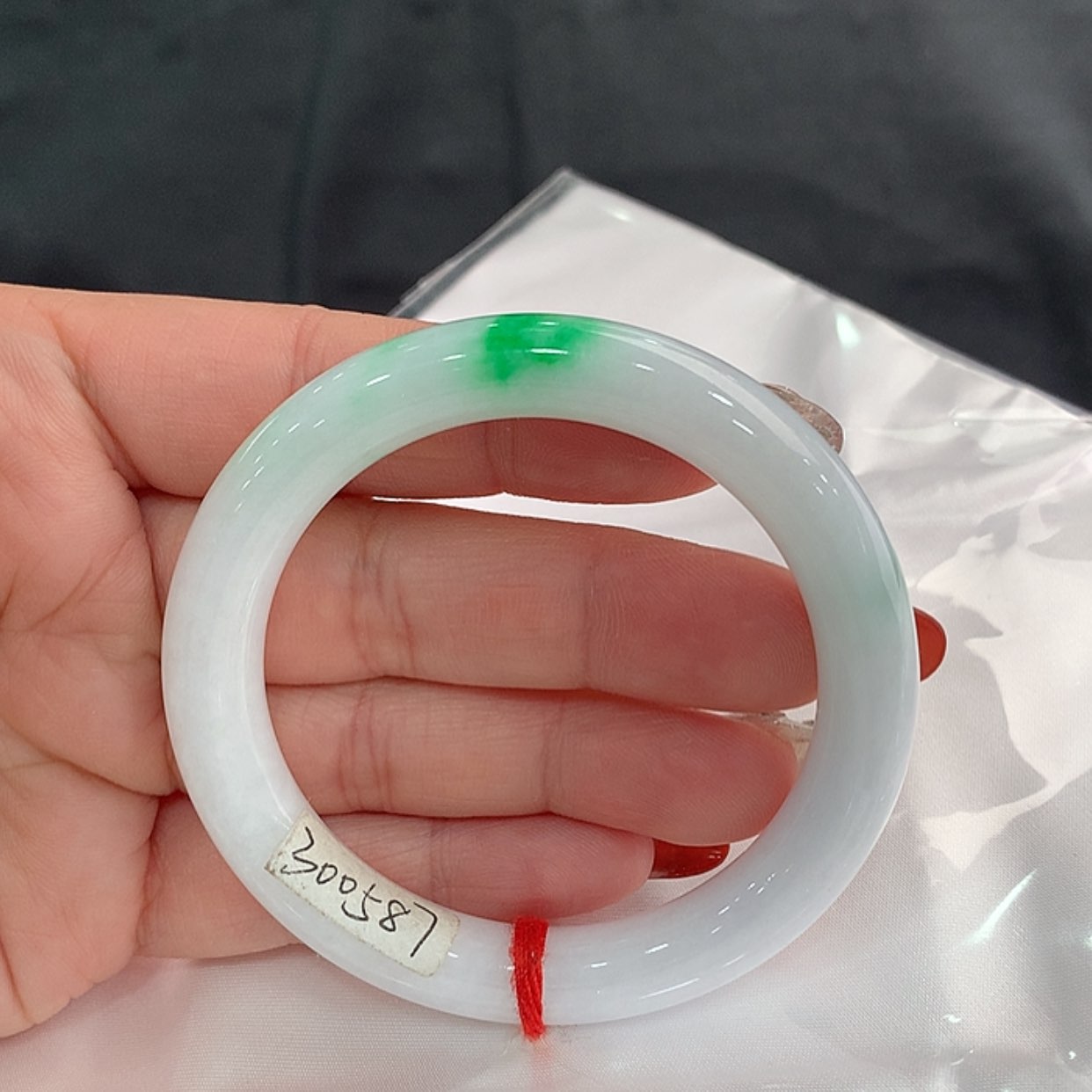 【闪购商品】翡翠手镯未镶嵌圆52