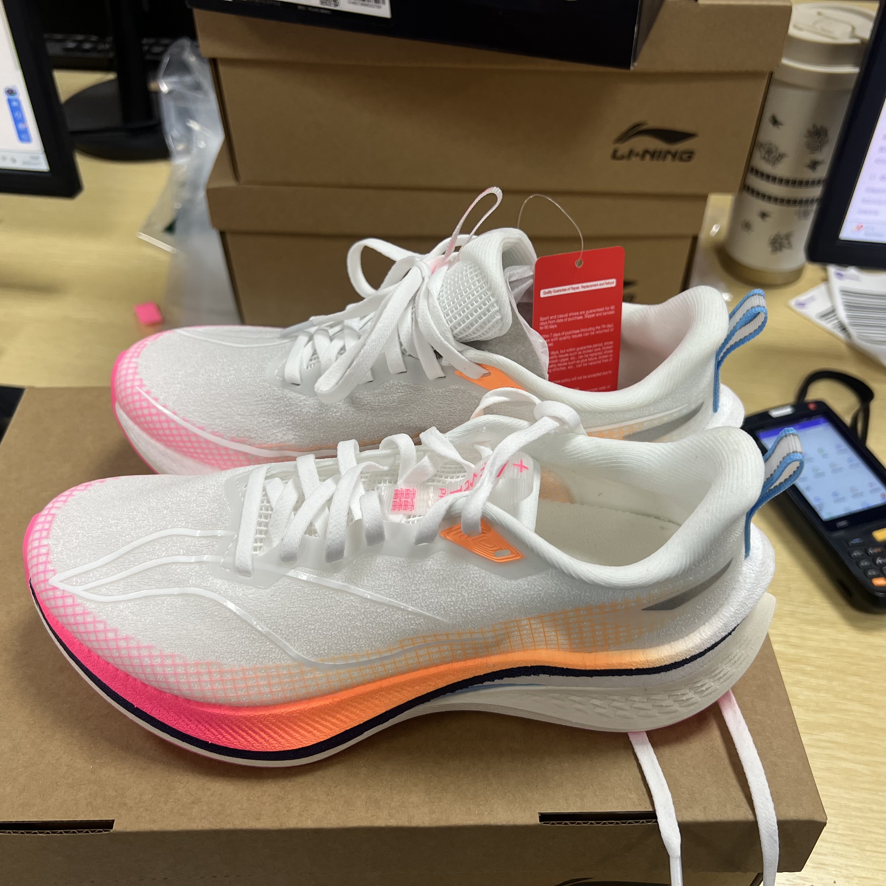 《B品以直播展示为准》鞋面发黄（X1135）李宁女运动鞋ARPU002-5