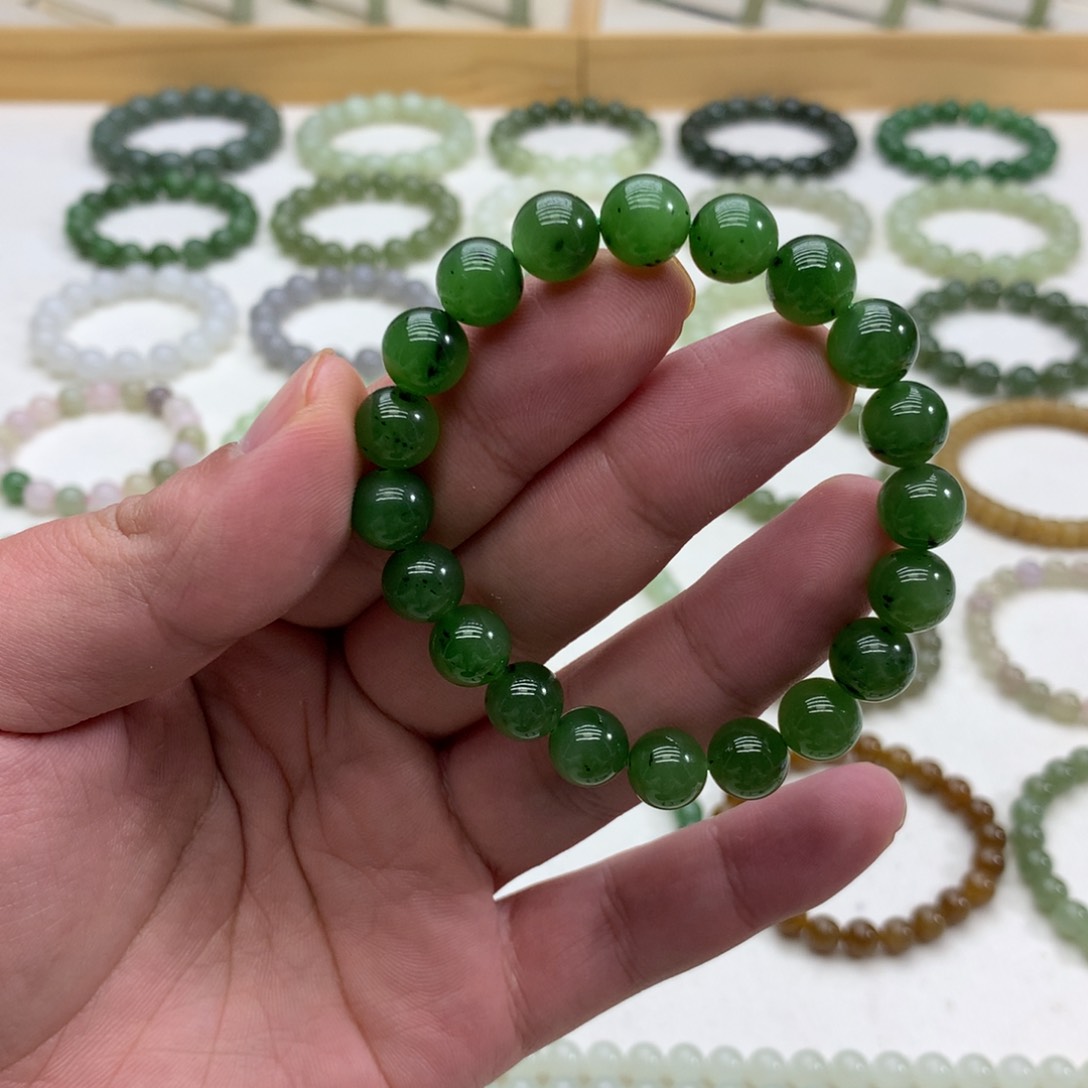 和田玉未镶嵌手串（猕猴桃碧玉9.5）