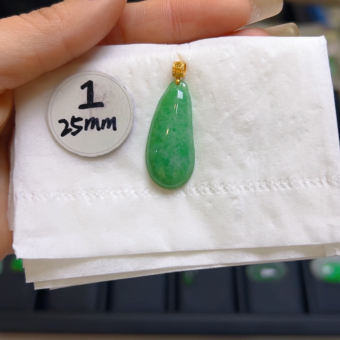 翡翠颈饰18K金镶嵌翡翠