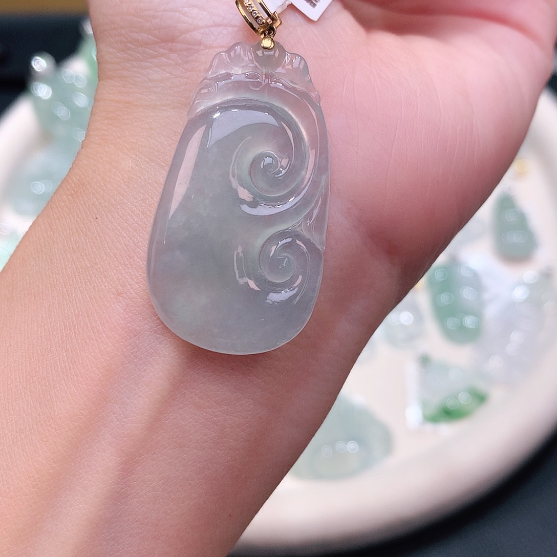 颈饰18K金镶嵌翡翠36.8-20.9-4.3