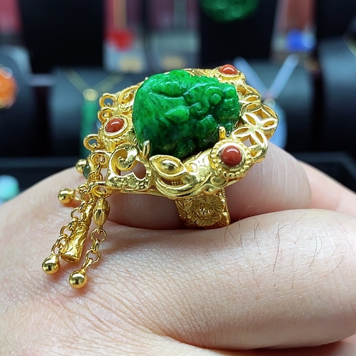 翡翠颈饰未镶嵌戒指