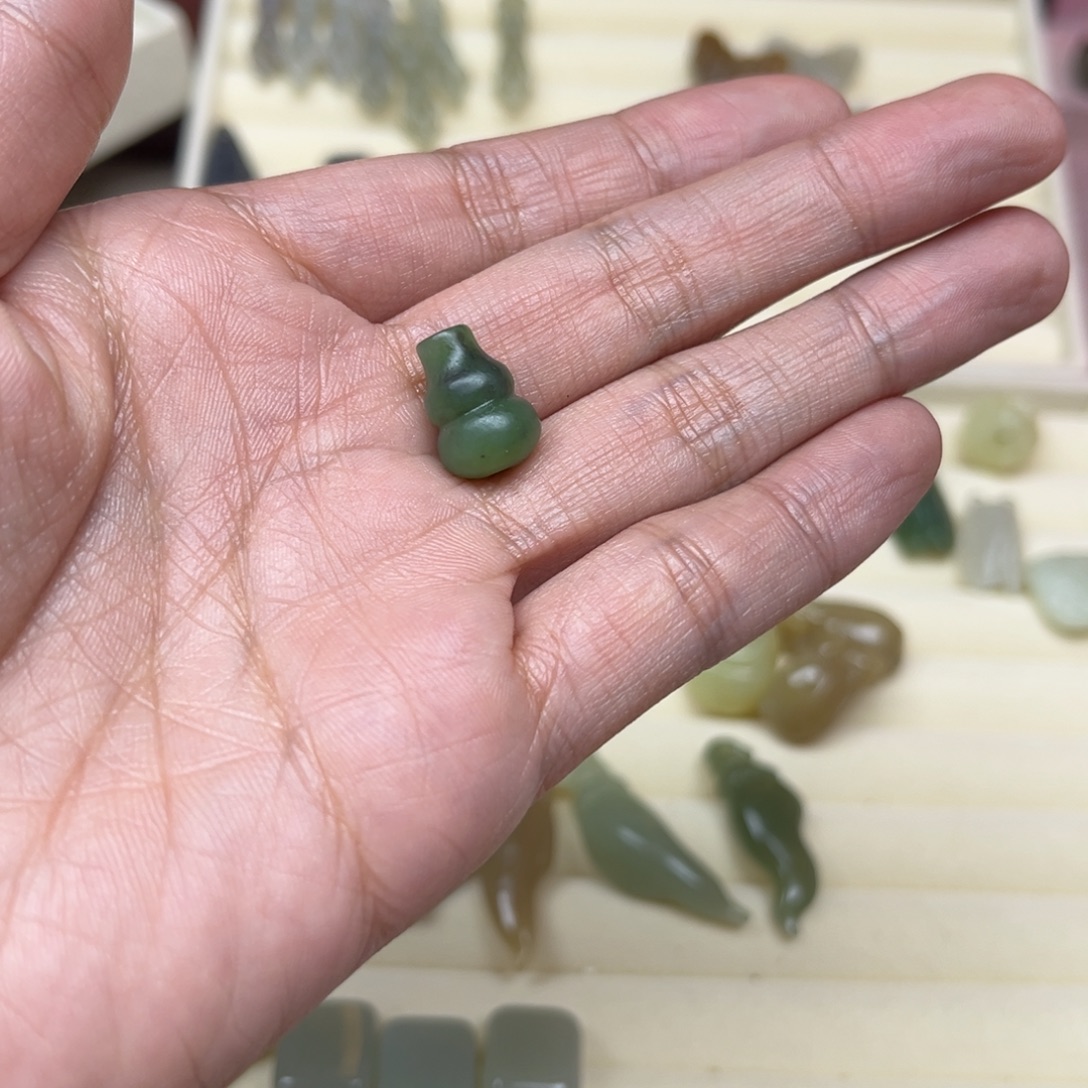 冰***馨和田玉未镶嵌珠宝半成品