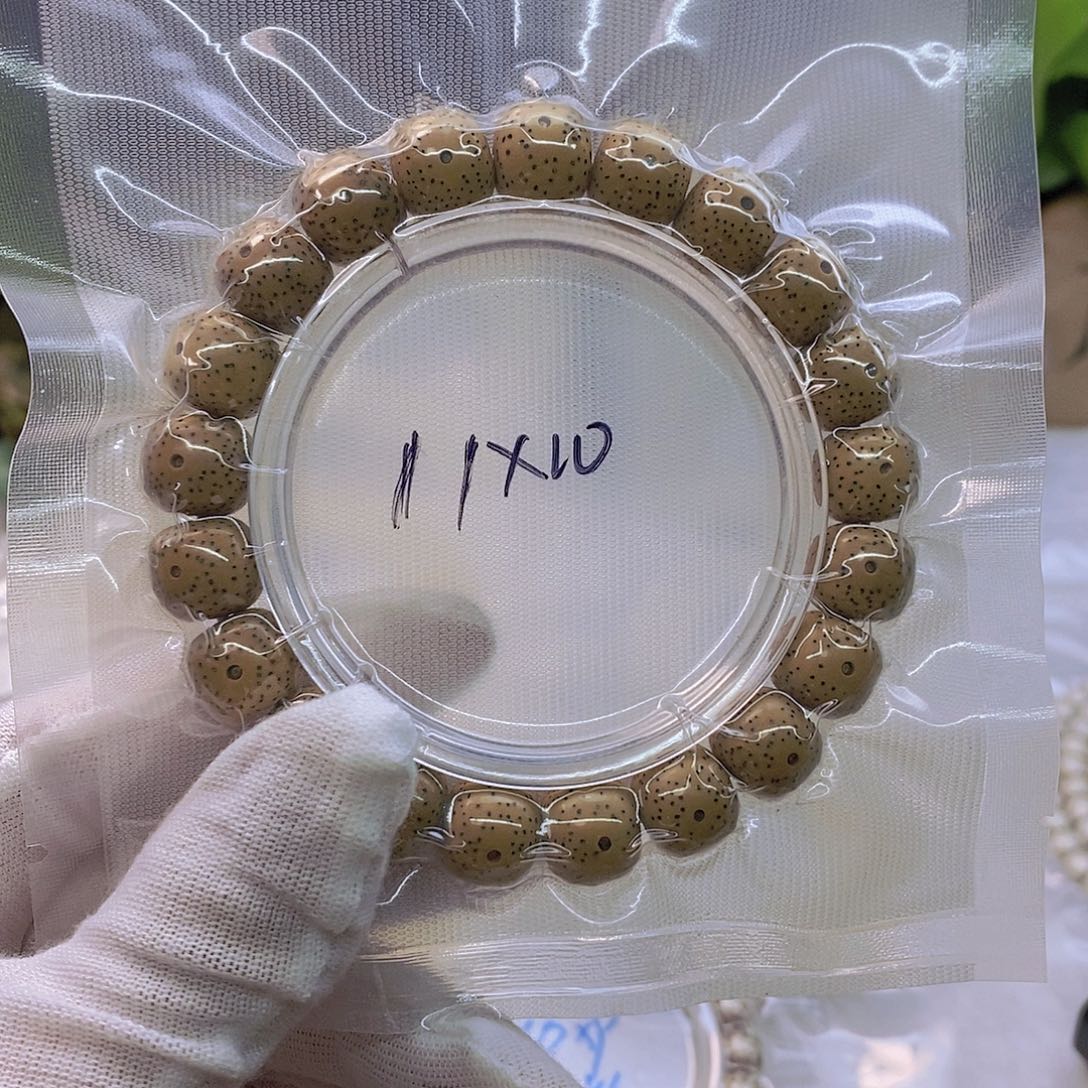 星月菩提吊坠鸡油黄