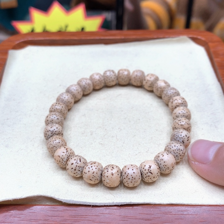 石英质玉颈饰合金