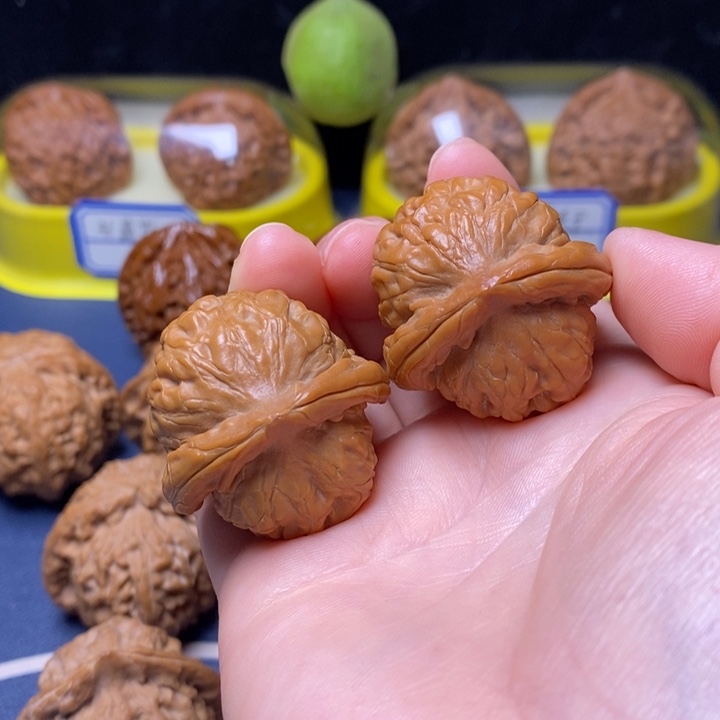 文玩核桃把件金字塔