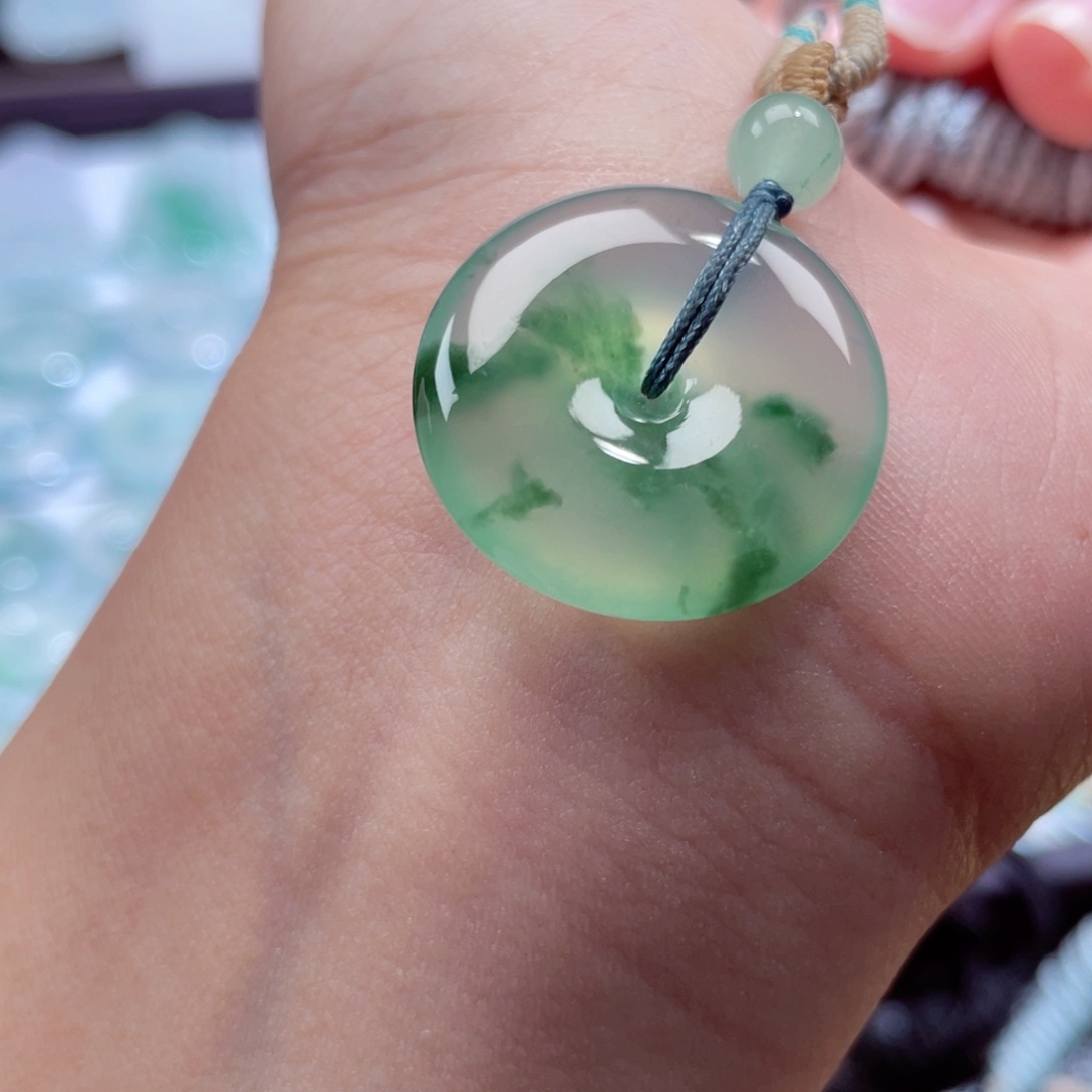 颈饰未镶嵌翡翠平安扣