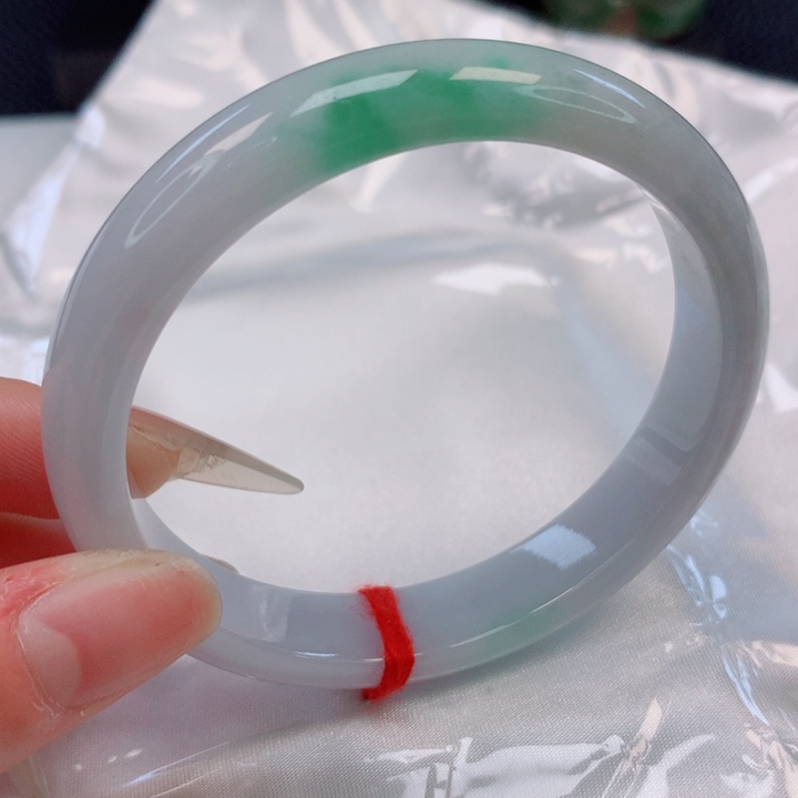 翡翠手镯未镶嵌55圈