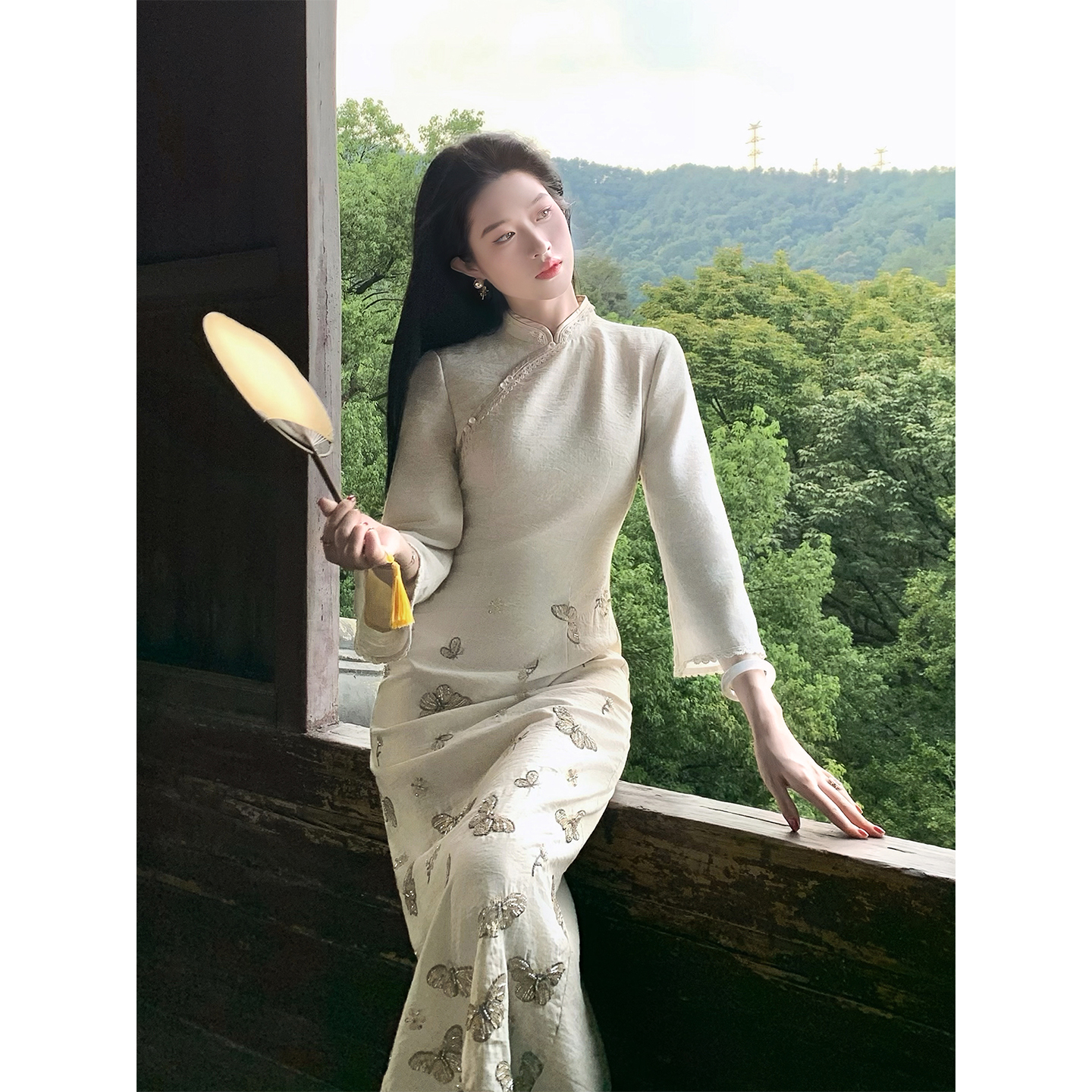 凌茜恣禾【香蝶】国风新中式蝴蝶绣花长袖旗袍领连衣裙改良旗袍裙