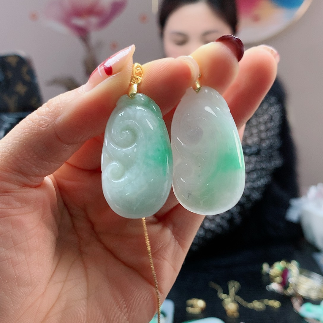 【闪购商品】翡翠吊坠(赠链)合金多样性发其一