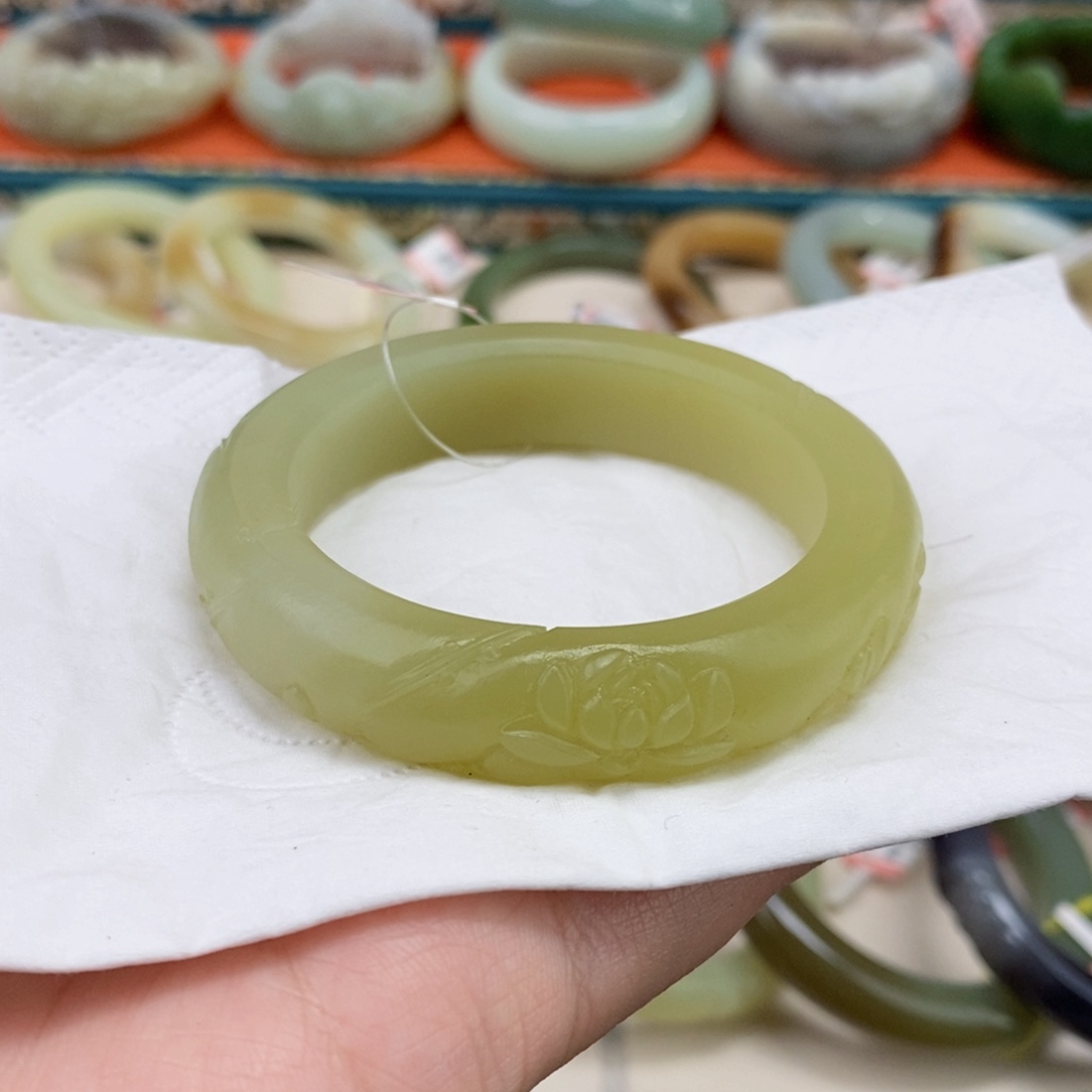 十***具和田玉未镶嵌手镯50.8定制