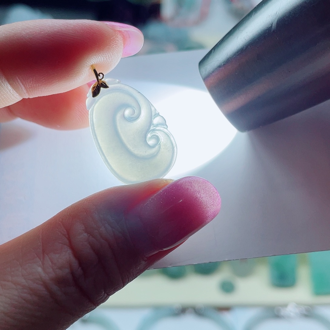 颈饰18K金镶嵌翡翠685886